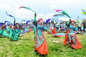 来草原看“套马的汉子”，那达慕大会正热闹图片