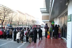 《甲辰年》邮票热销三秦图片