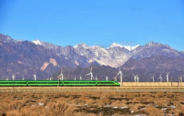 7个方向增开直达列车！网友：竟然能坐火车去看冰川了！