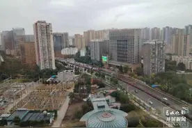 周一早高峰，下雨+堵车，你迟到了吗？图片