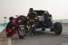 吴京参加环塔车坏了没赶上比赛，曾称环塔是世界上最艰难、最吸引人的赛事之一图片