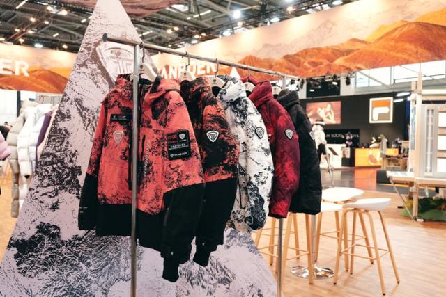 山东跑出“羽绒服之王”，70后夫妻年入13亿，即将IPO