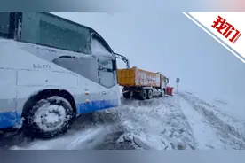 亲历者讲述被困呼伦贝尔暴雪：积雪数十厘米深 有人在车里住一夜