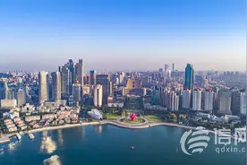 信号山：青岛完善政策组合拳 用“真金白银”鼓励多生娃图片