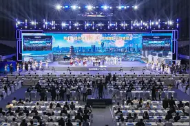 机器人展演惊艳亮相，发布《颠覆性技术前瞻2025》报告 第十三届科博会在绵阳开幕图片