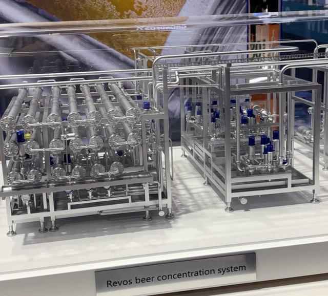 《流浪地球》同款无人卡车、浓缩掉啤酒80%水分的技术、没有方向盘的特斯拉出租车……今年进博会有多酷炫？｜进博Hi科技