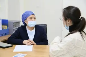 厉害了！这类护士很少见，自己独立开门诊图片