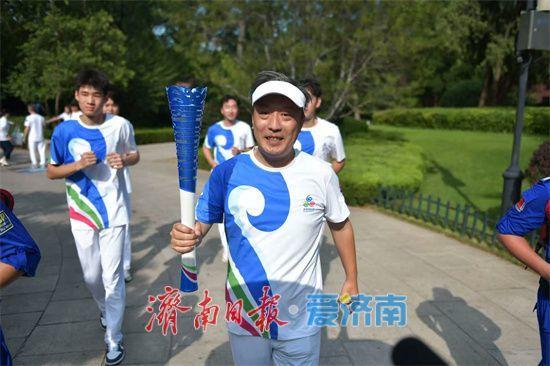 2025济南国际泉水节“泉炬”传递活动完美收官