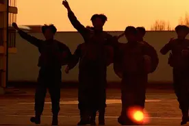 联播一瞬丨巾帼不让须眉！向闪闪发光的她们致敬图片