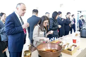 以传统医药之笔 写命运与共之书图片