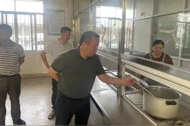 平和文峰：“四不两直”进校园，强化安全保障图片