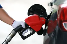 河南油价下调！郑州多家加油站夜间加油有优惠→图片