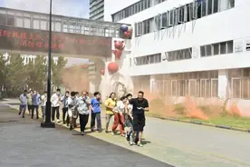 “蓝朋友”+ | 大跨度厂房起火如何立体施救？浦东消防开展厂库房火灾扑救实战演练图片