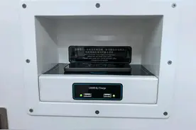 不用担心手机电量了！重庆轨道交通4号线“上新”无线充电设备图片