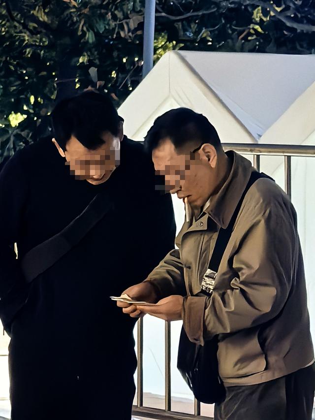 直击｜上海热门文化演出黄牛泛滥，“强实名”遭遇怎样的现实阻碍