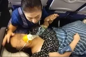 南航乘务组紧急救助旅客 真情服务收获满满感谢图片