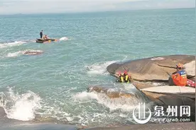 游客钓鱼被困礁石上 多方紧急救援图片