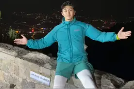 晨时评 | 兼职泰山陪爬的演员接到戏了，乐观生活的人运气不会太差图片
