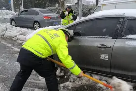 闻雪而动，武汉经开区各部门全力以赴保畅通护民生图片