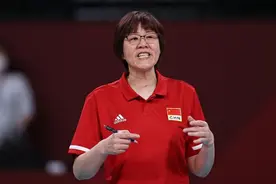 排管中心主任：女排选帅曾征求郎平意见，郎平对年轻教练寄予厚望图片