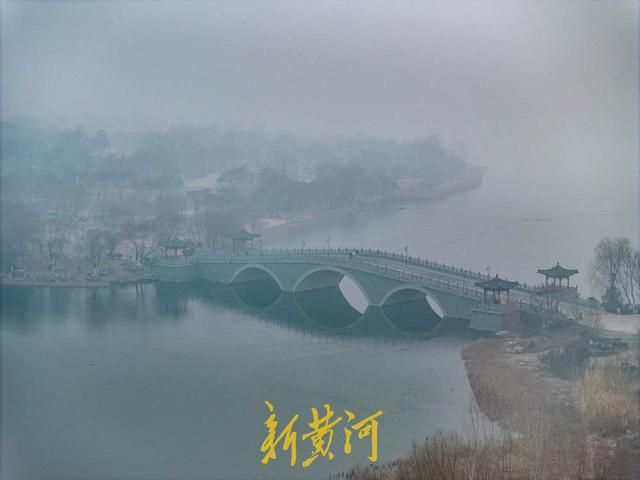 一年四季 泉在济南｜雾漫山湖！冬日晨雾如墨染华山