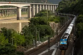 宝成铁路：从“山货出川”到“川货出国”图片