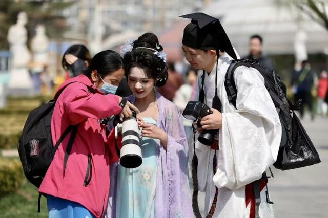 视点｜北京花朝汉服节启幕，沉浸式体验千年花朝盛景