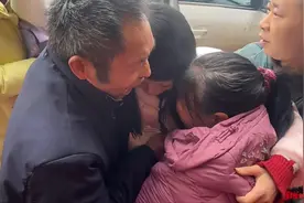 云南女子被拐32年后与亲人团聚 其母称失散前和孩子被人带到外地图片