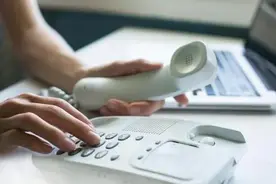 酒店客房座机持续占线？前台：立即报警！图片