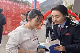 攀枝花米易：送岗促就业 税惠春风吹进招聘会图片