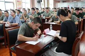 人大政协纪委参加 选岗代表全程监督 青岛市即墨区90余名退役士兵阳光安置图片