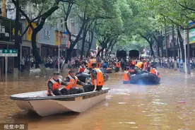 湖南平江暴雨致36万余人受灾，新城区接近一半被淹图片