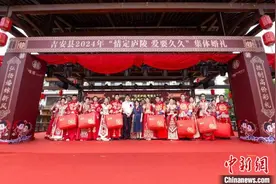 江西吉安举行特色集体婚礼 塑造婚俗新风尚图片