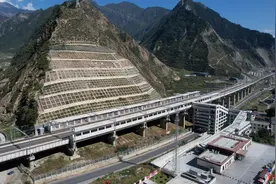 坐动车去九寨黄龙！川青铁路镇江关至黄胜关段即将通车，实地探访3座高原新车站图片