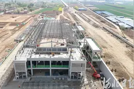 重点项目施工忙图片