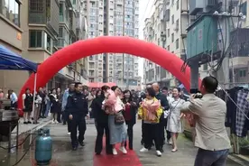 跨越39年，双胞胎姐妹终于回家！图片