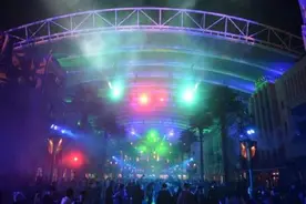 北京环球度假区首次开放夜场图片