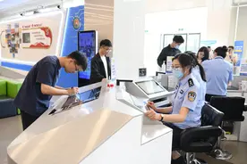 20天缩短至7天！杭州出入境“三本证”换证补发可全程网办图片