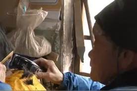 2元理发20年不涨价，88岁店主奶奶回应“被顾客追着求涨价”图片