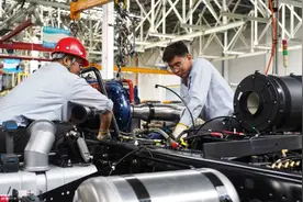 陕汽新疆重卡受中亚市场青睐，前八月出口同比增长198%图片