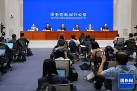 今年以来全国各类慈善组织向重点受灾省份捐赠款物近30亿元 民政部将加强慈善领域行风建设图片