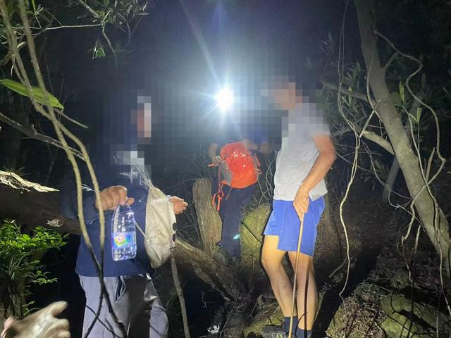 厦门一男子报警称在天竺山迷路，其实竟已爬到“天柱山”，密林中还有毒蛇，紧急救援！