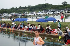 “虾”趣横生！仓埠山庄千人“钓虾大战”，欢乐垂钓燃爆假日图片