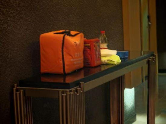 哈尔滨太平镇藏了条“宝藏酒店街”：接送机5分钟直达，服务细到羽绒服烘干、相机保暖……