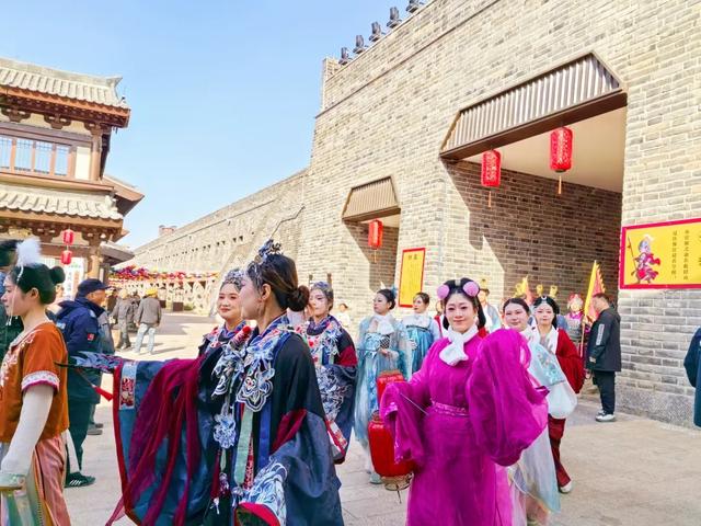 一步踏入千年画！定州众春园春节“行浸式”游园火出圈