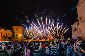 奔赴一场浪漫的焰火，多地跨年夜推出烟花秀图片