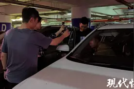 民警吃饭偶遇嫌犯，当场“打包”带走图片