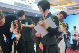 下了飞机就来杭州小巷里烫头，这位宝藏理发师有“四步工作法”图片