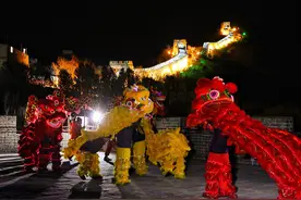 八达岭夜长城让游客感受浓浓年味儿图片