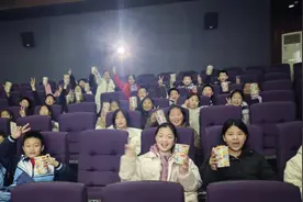 实名羡慕！潍坊寿光这名女教师包场邀学生看《哪吒2》图片